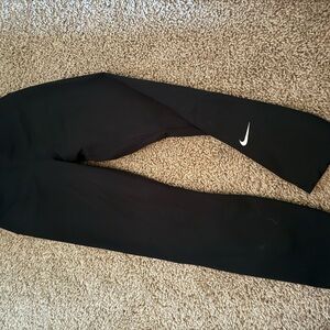 black nike leggings. slightly cropped. size x small. never worn.